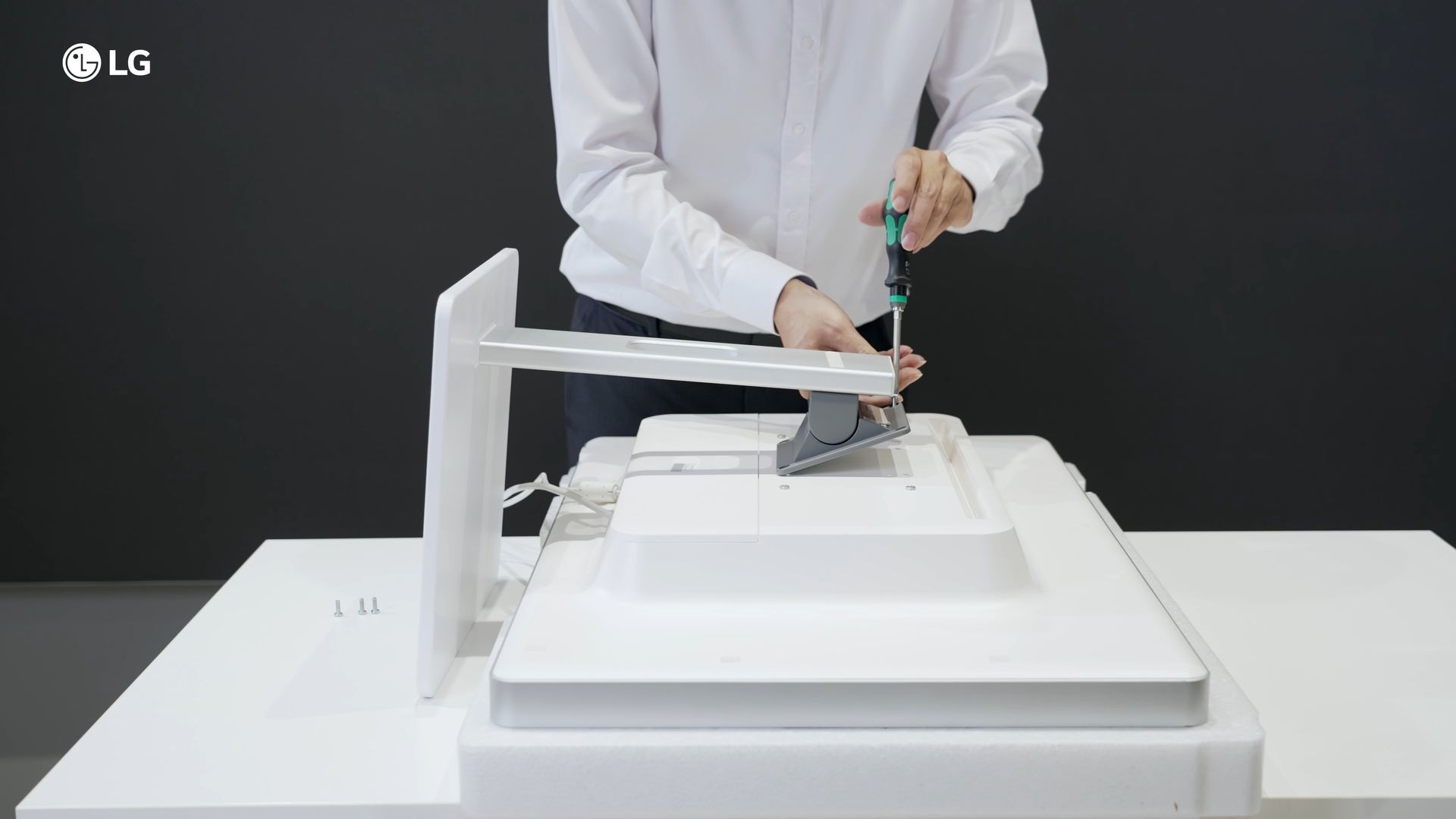 Create an LG Medical Display installation manual video